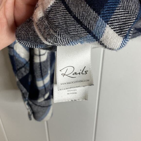 Rails Dylan Navy and White Plaid Waist Length Buttondown Soft Flannel Size Med - Picture 6 of 7